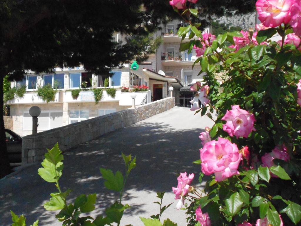 Pansion Komfor Moca Makarska Exterior foto