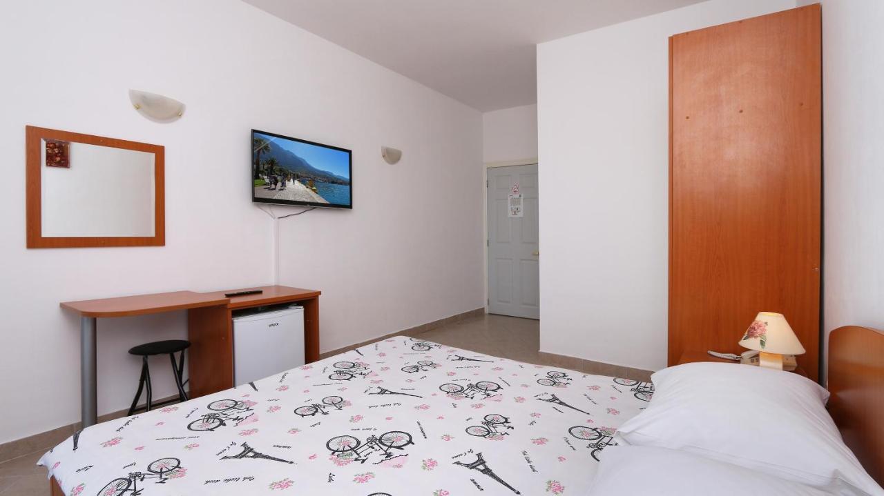 Pansion Komfor Moca Makarska Exterior foto